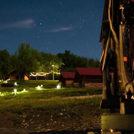 La 3 Stejari, Calimanesti Otel Salatrucel Dış mekan fotoğraf