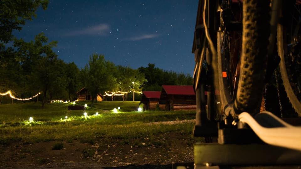 La 3 Stejari, Calimanesti Otel Salatrucel Dış mekan fotoğraf